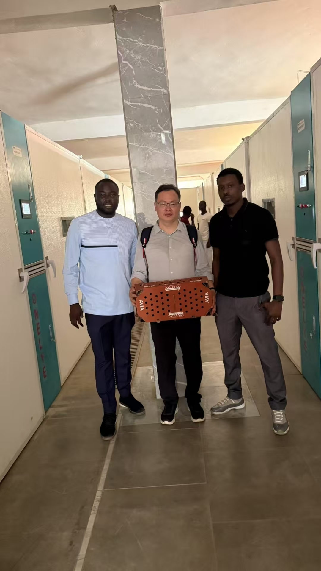 최신 회사 블로그 케냐 농부들, 정전과 온도 변동에 어려움 겪어: 단일 단계 부화기가 부화율을 안정적으로 유지하는 방법